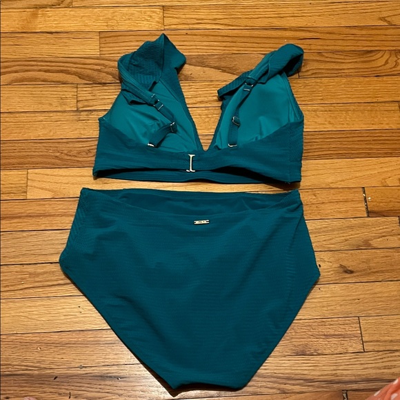 Chic Teal Ruffle Bikini Set - Picture 7 of 7